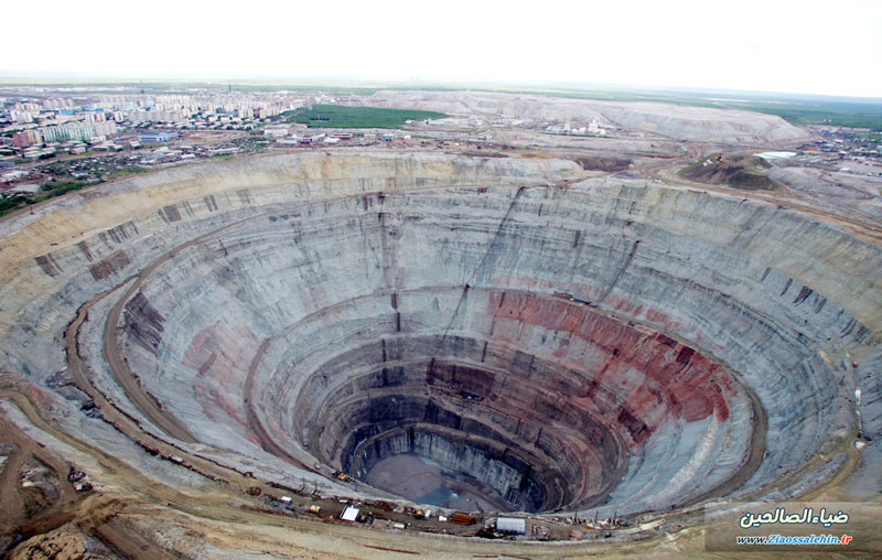 معدن مرنی (Mirny)؛ معدن الماس غول پیکری که هلی کوپترها را به درون خود می کشد
