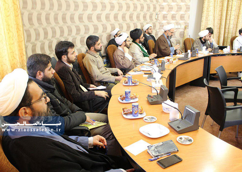 نشست تجلیل و تحلیل از فعالان فضای مجازی نشست تجلیل و تحلیل از فعالان فضای مجازی