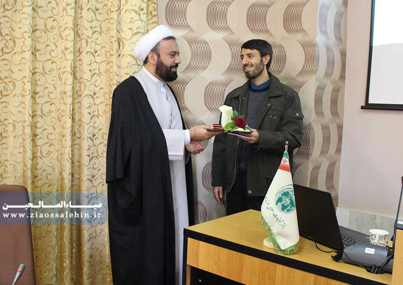 نشست تجلیل و تحلیل از فعالان فضای مجازی نشست تجلیل و تحلیل از فعالان فضای مجازی