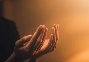 ۶ دعای سفر در هواپیما با متن و ترجمه برای سفری بی‌خطر