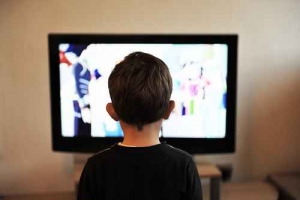 با کودک معتاد به تلویزیون چه کنیم