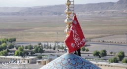 اهتزاز پرچم یالثارات الحسین علیه السلام بر فراز گنبد مسجد مقدس جمکران