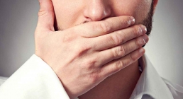 عادتهای غلطی که بوی بد دهان را تشدید میکنند