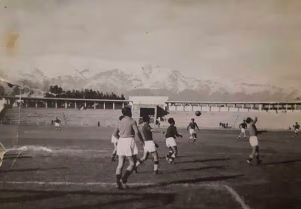بازیکنان دوچرخه سواران و دارایی در جریان دیدار نهایی جام حذفی تهران ۱۳۲۵