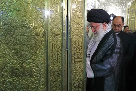 غبارروبی مضجع مطهر حضرت امام رضا (علیهالسلام) با حضور رهبر انقلاب